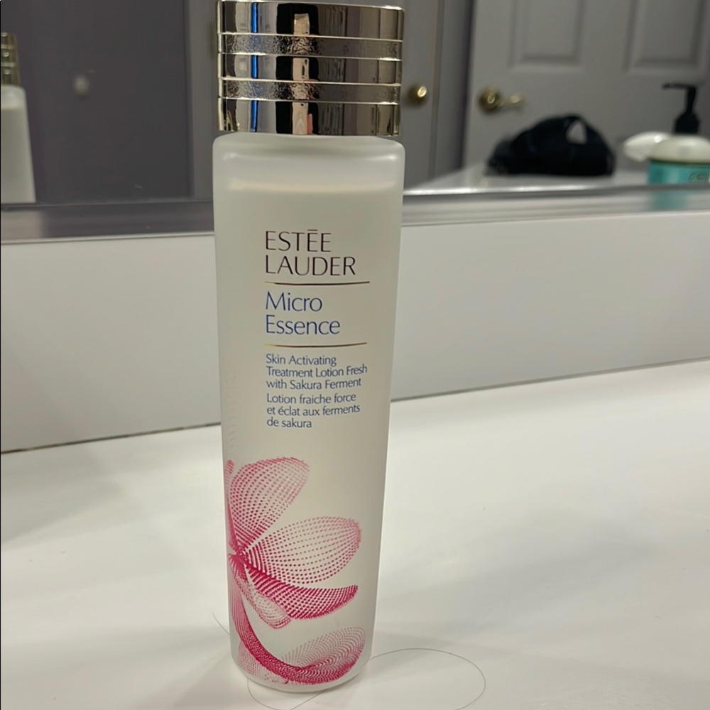 Estee Lauder Micro Essence Skin Activating Treatment Lotion - White and Pink